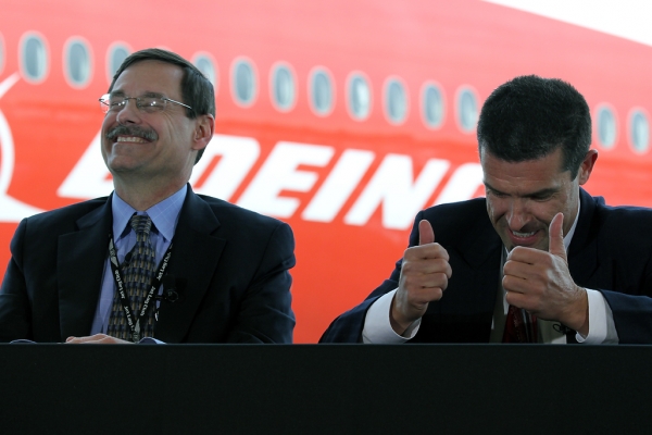 Captain Mark Feuerstein, left, and First Officer Paul Stemer at the post-flight press conference. (Photo by Brandon Farris)