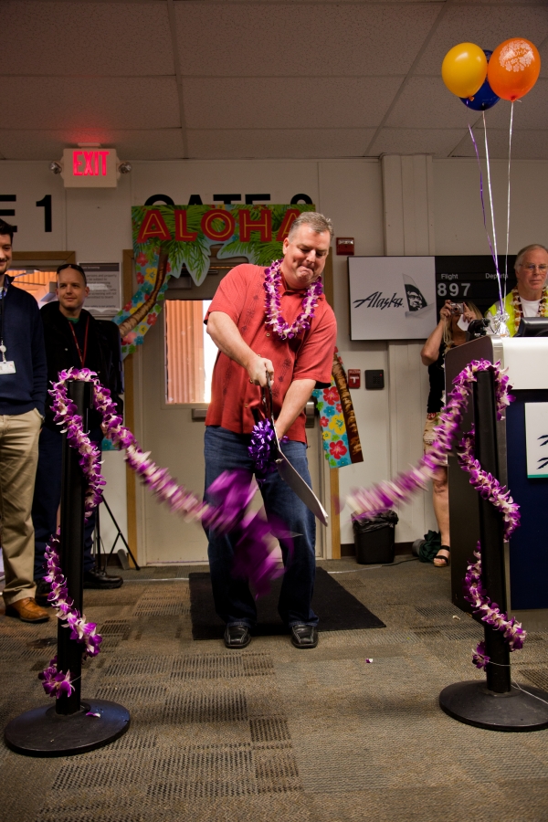 Cutting the lei.