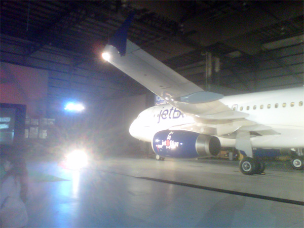 JetBlue\'s \"I Heart Blue York\" Airbus A320