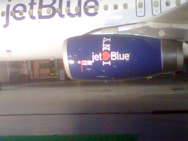 JetBlue\'s \"I Heart Blue York\" Airbus A320