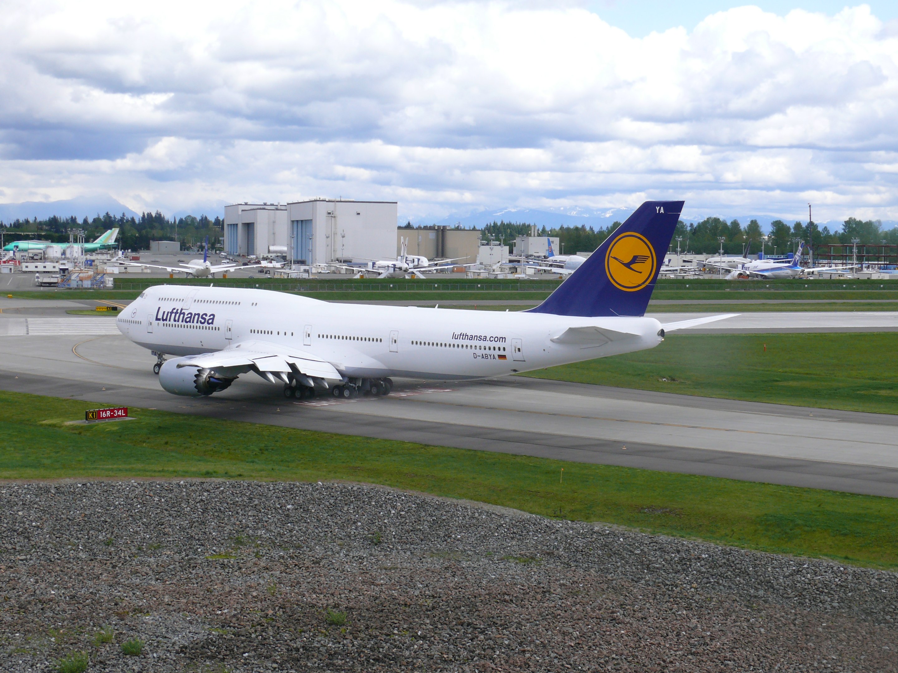 First Lufthansa 747-8I prepares for delivery flight to Frankfurt. (Photo by Chris Sloan/Airchive.com)