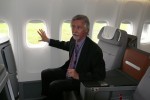 Windows in Business Class on the main deck. (Photo by Chris Sloan/Airchive.com)