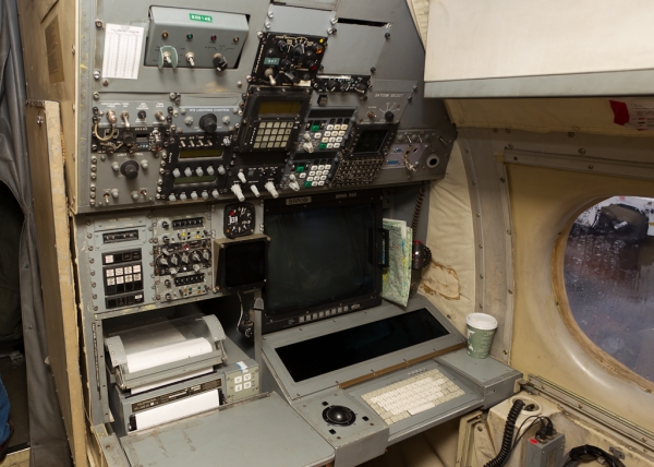 Navigation/communication station