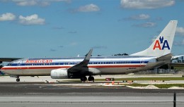 American Airlines 737-800 N945AN at FLL