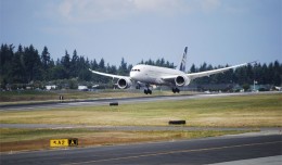 Test aircraft ZA102, piloted by 787 Chief Test Pilot Capt. Mike Carriker, touches down on its final certification flight, a 90-minute hop from Billings, Mont