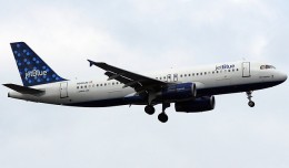 JetBlue Airbus A320 known as "Blue Sapphire" (N568JB). (Photo by Matt Molnar)