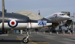 The Scimitar and its distant British and French cousin, Concorde. (Photo by Matt Molnar/NYCAviation)