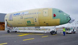First section for A350 XWB MSN1 arrives in the final assembly line in Toulouse. (Photo by Airbus/F. Lancelot)