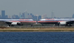 American Airlines 767 and 777 about to get hot and heavy at JFK. (Photo by Mark Hsiung)