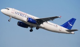 A Syrian Arab Airlines Airbus A320 (YK-AKD) takes off from Vienna in 2009. (Photo by Trainier via Wikipedia)