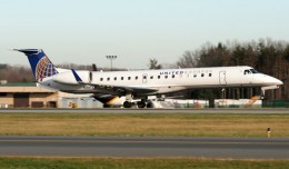 A United Express Embraer ERJ-145XR (N14125) touches down in Toronto. (Photo by Kaz T)