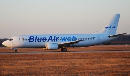 Blue Air Boeing 737-400 (YR-BAE) spotted in Stuttgart, Germany in 2008. (Photo by Andrei Dimofte via wikimedia, CC-BY)