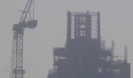 A construction crane at St. George Wharf Tower stands crippled after being hit by a helicopter in London. (Photo by David Holt via wikimedia, CC-BY-SA)