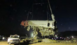 Lifting a portion of the Asiana 214 fuselage off the runway at SFO